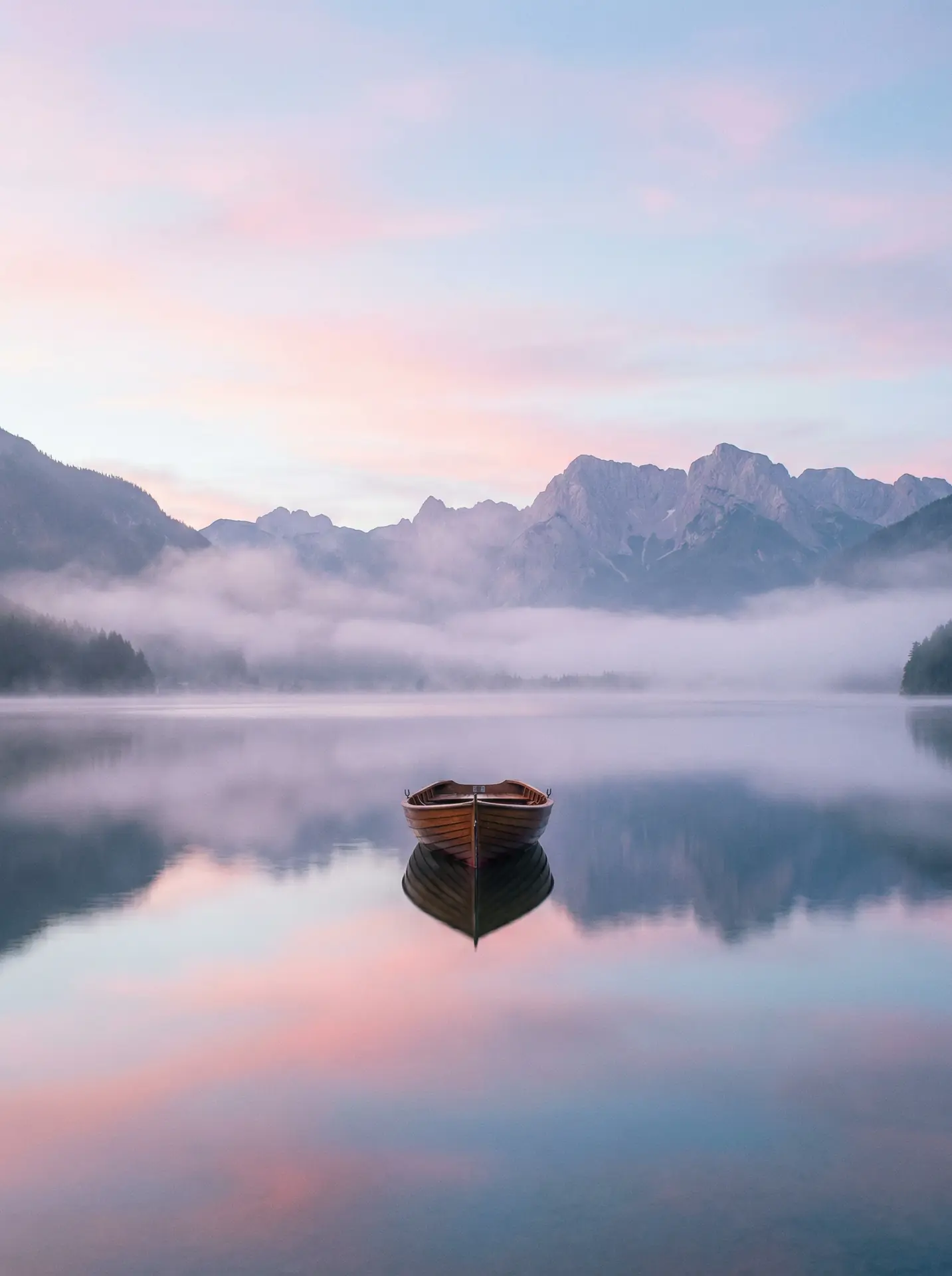 青柠TV在线观看 精选 - 晨雾湖面倒影风景摄影